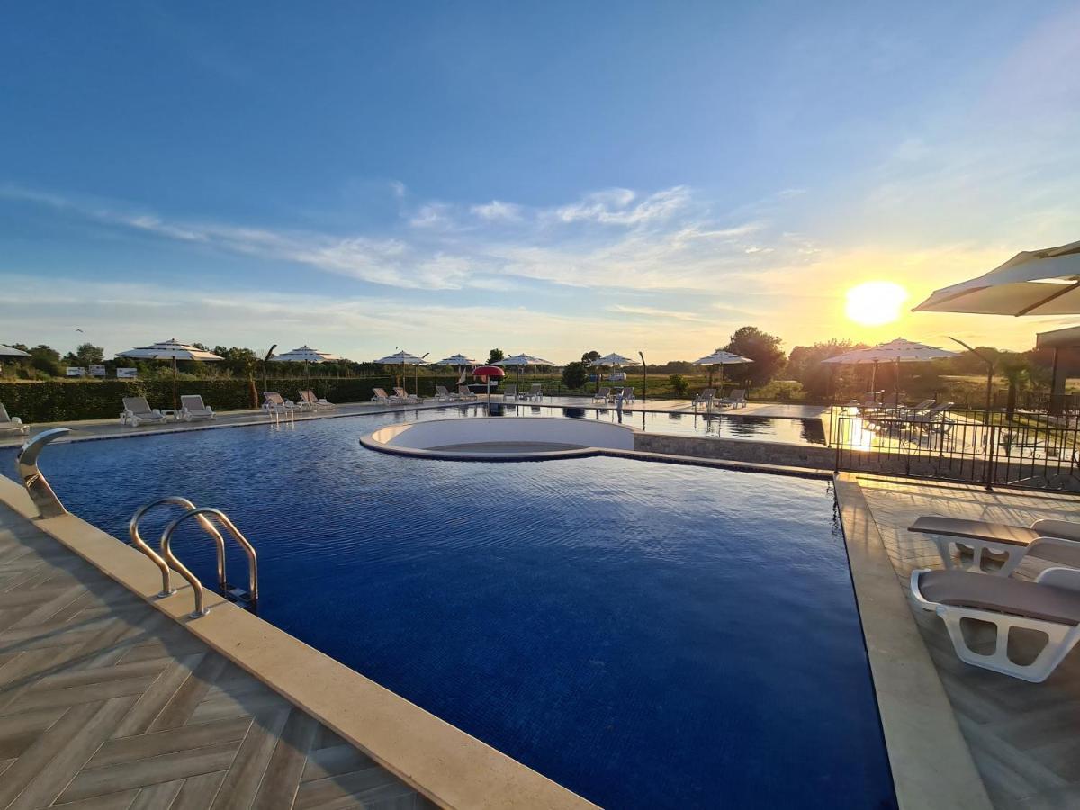 Imperial Resort 乌尔齐尼 外观 照片