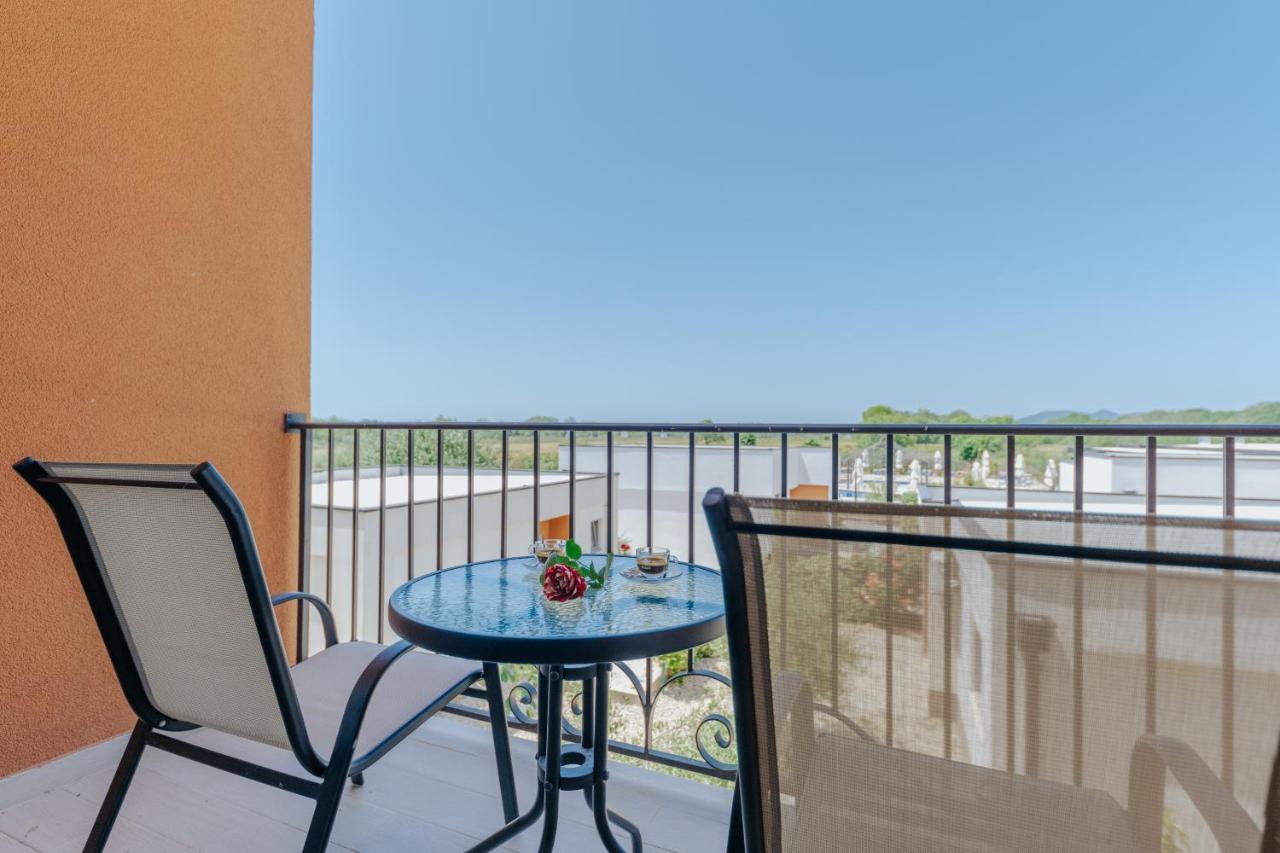 Imperial Resort 乌尔齐尼 外观 照片